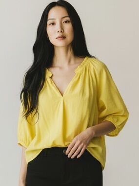 Xirena Small Yellow V Neck Puff
Balloon 1/2 Sleeve Top Blouse
Lemon Jules Ruffle